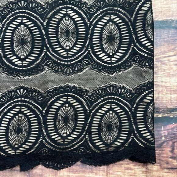 Cache Lace Overlay Skirt Black - Picture 2 of 6